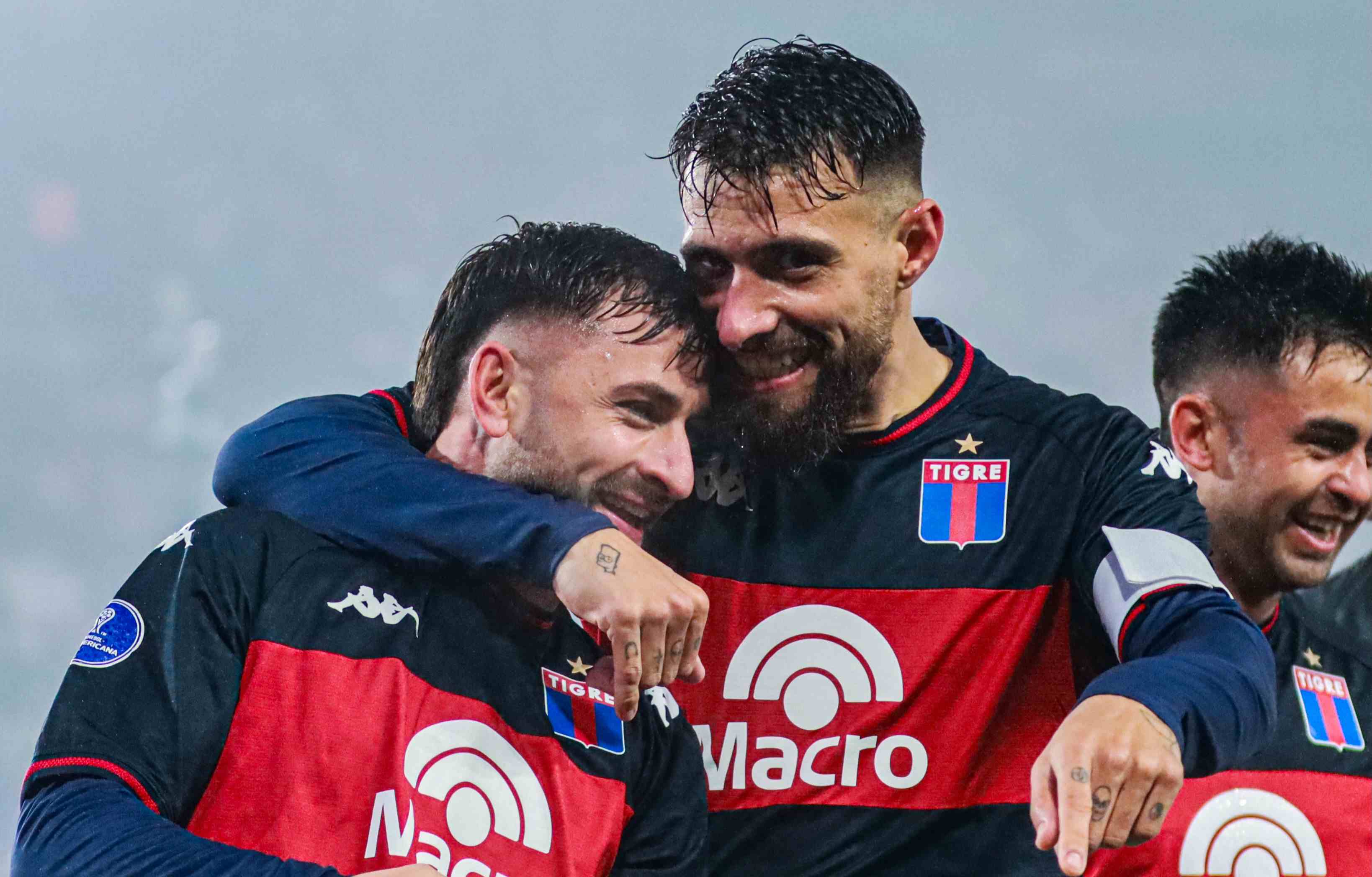 Tigre goleia o Nacional em Montevidéu e dá um pé e meio nas oitavas da Sul-Americana